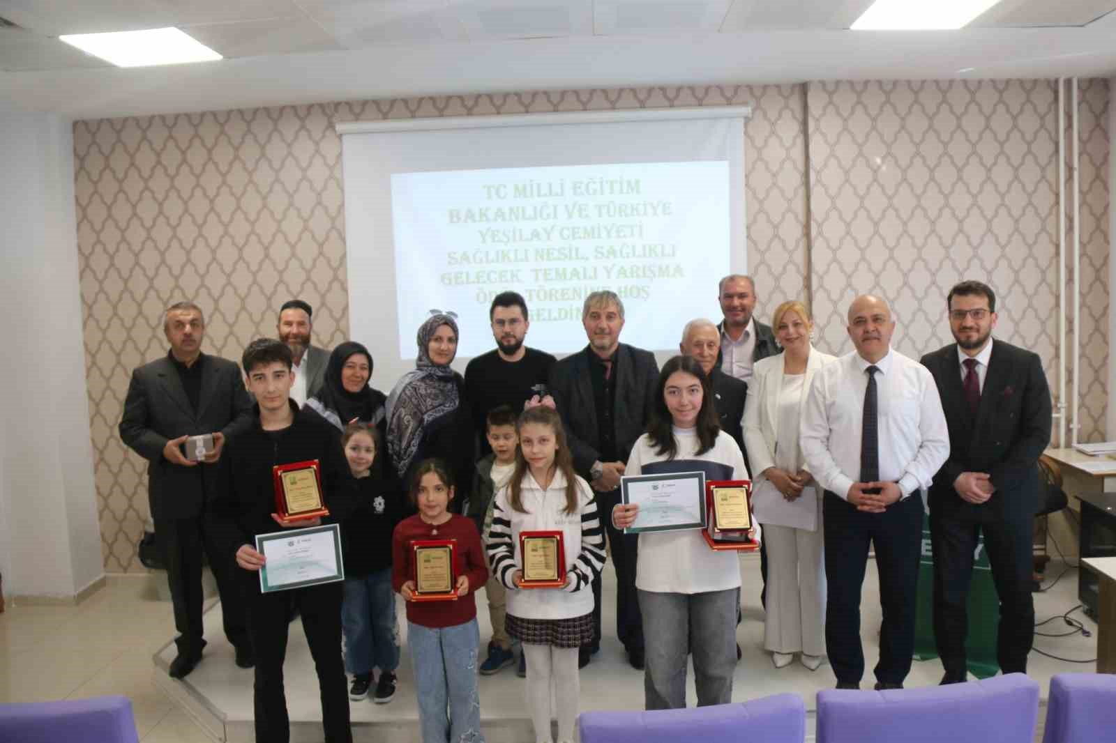 Kütahya’da yetenek yarışmasında dereceye giren öğrenciler ödüllendirildi