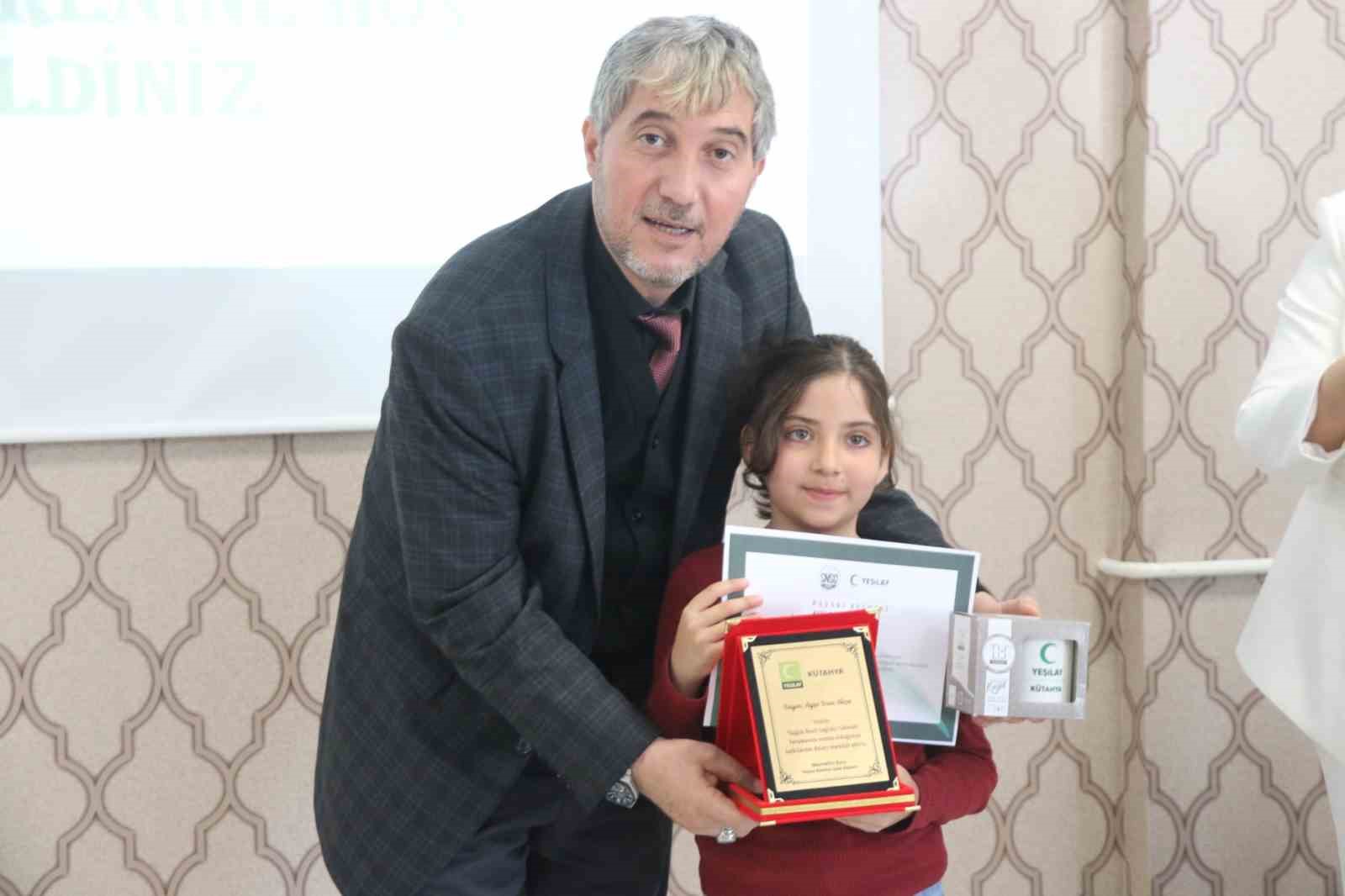 K&uuml;tahya&rsquo;da yetenek yarışmasında dereceye giren &ouml;ğrenciler &ouml;d&uuml;llendirildi
