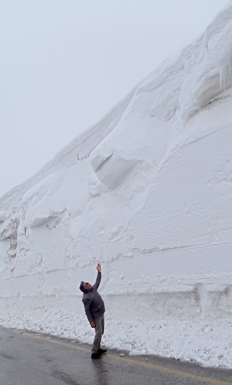 Erzurum&rsquo;da 2 bin 885 rakımlı zorlu sınav: Paland&ouml;ken Ge&ccedil;idi&rsquo;nde kar ve tipi mesaisi
