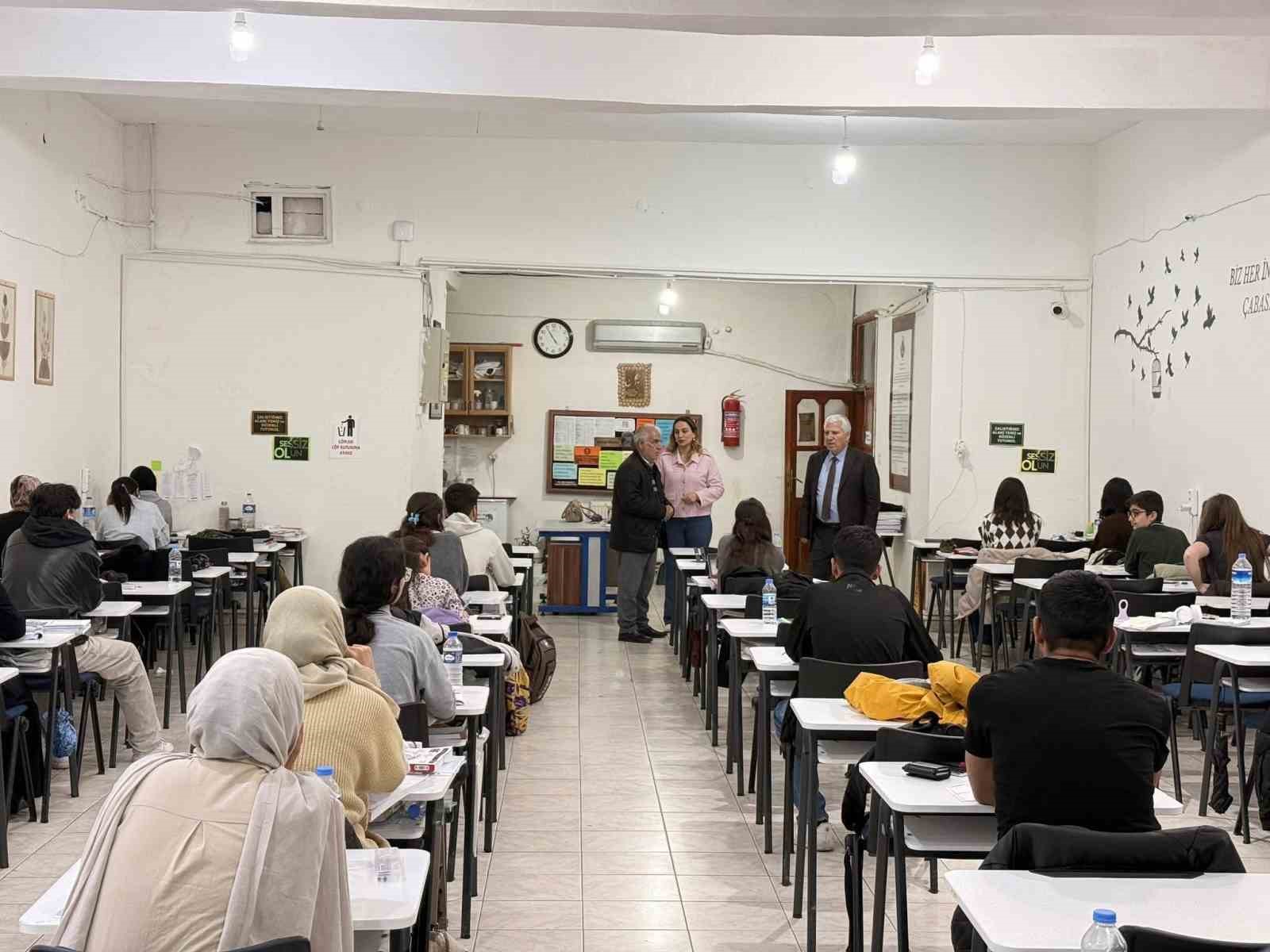 Başkan Karamehmetoğlu gen&ccedil;lerle bir araya geldi
