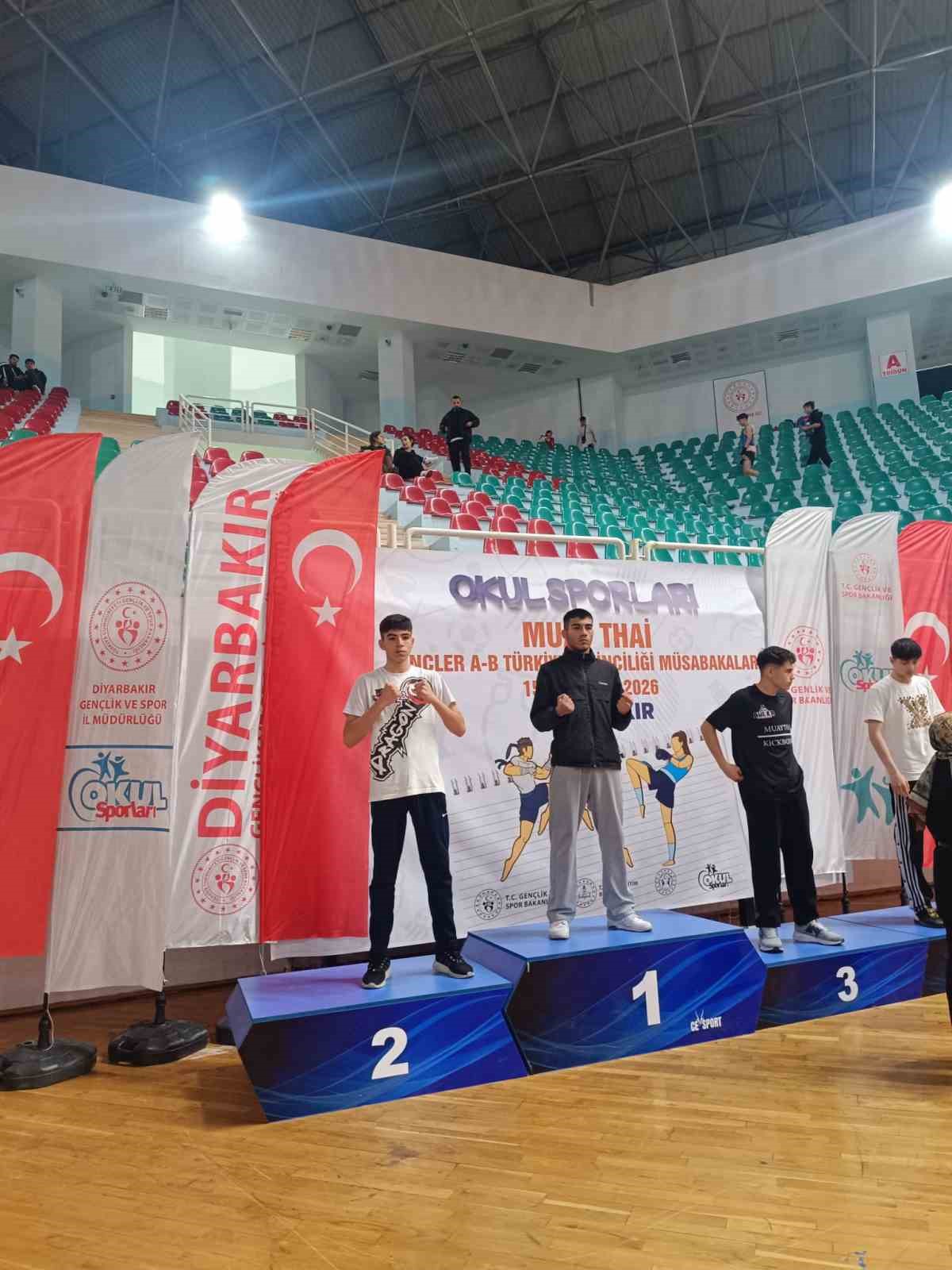 Siverekli sporcu Muay-Thai T&uuml;rkiye Şampiyonası&rsquo;nda ikinci oldu
