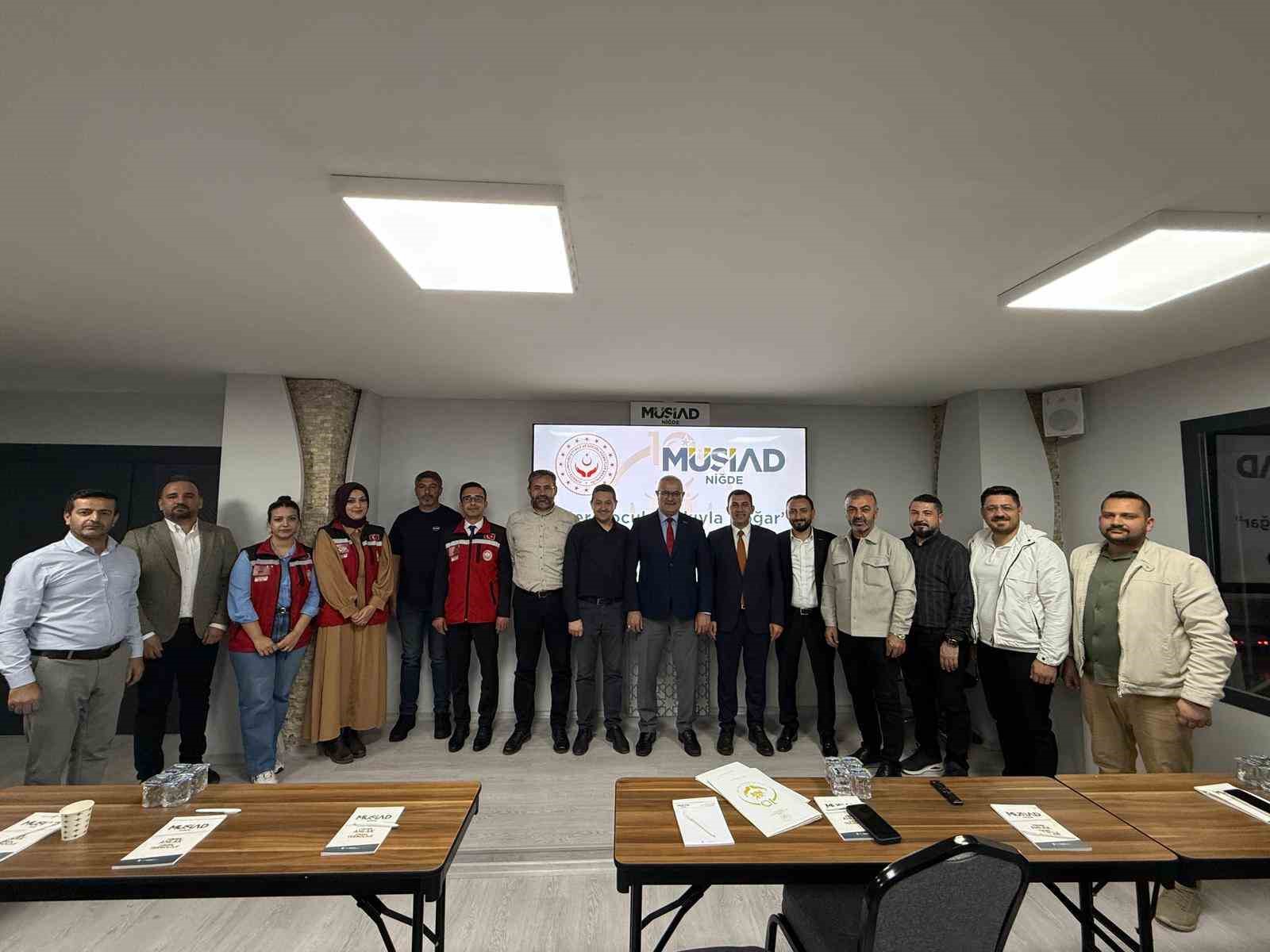 Niğde’de yeni evlenen çiftlere yeni doğan destek çantası desteği