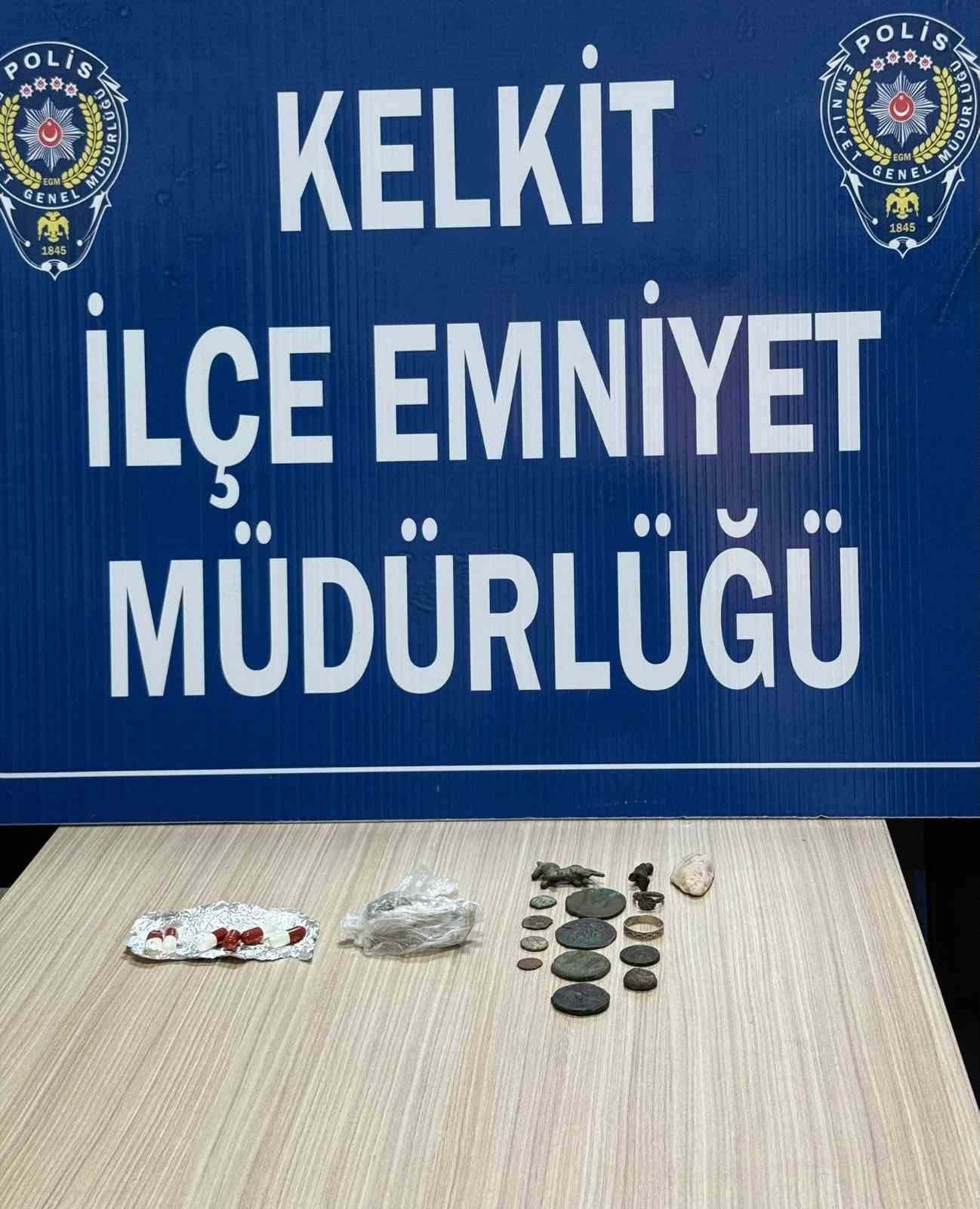 G&uuml;m&uuml;şhane&rsquo;de uyuşturucu ve ka&ccedil;ak&ccedil;ılığa darbe
