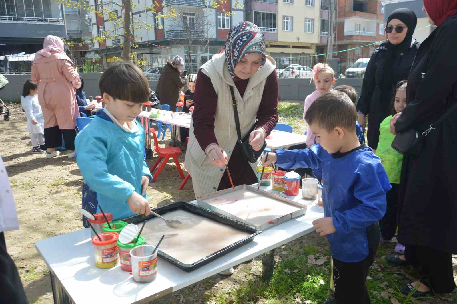 Ordu&rsquo;da minik eller boyama ve ebru sanatıyla buluştu
