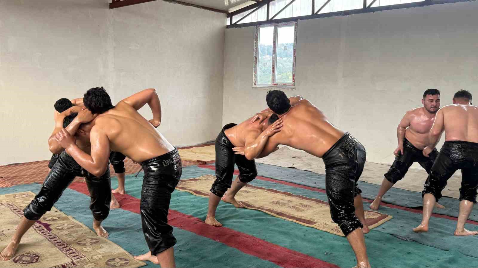 Alaplı Belediye G&uuml;reş Takımı yeni sezon hazırlıklarını s&uuml;rd&uuml;r&uuml;yor
