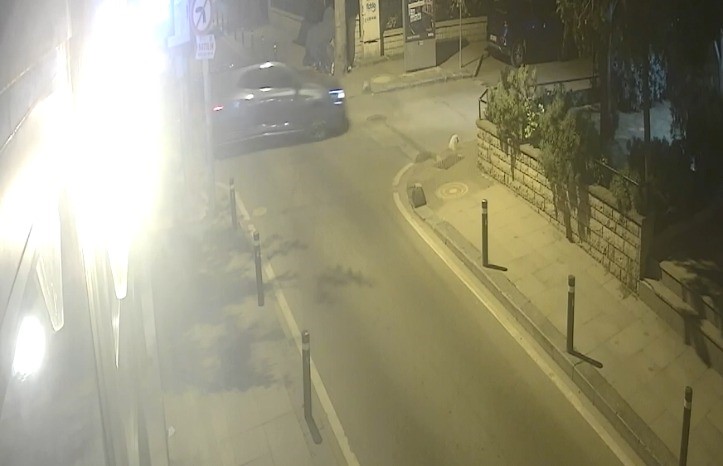 Kadık&ouml;y&rsquo;de otomobil ile motosiklet &ccedil;arpıştı: 1 yaralı
