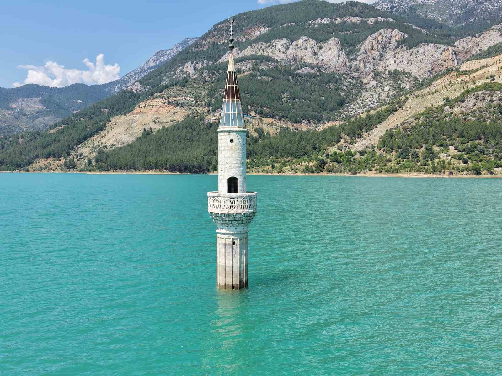 Ge&ccedil;mişin izi su &uuml;st&uuml;nde: Minare ayakta
