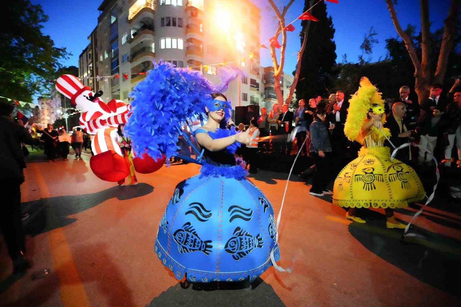 Mesir coşkusu sokaklara taştı