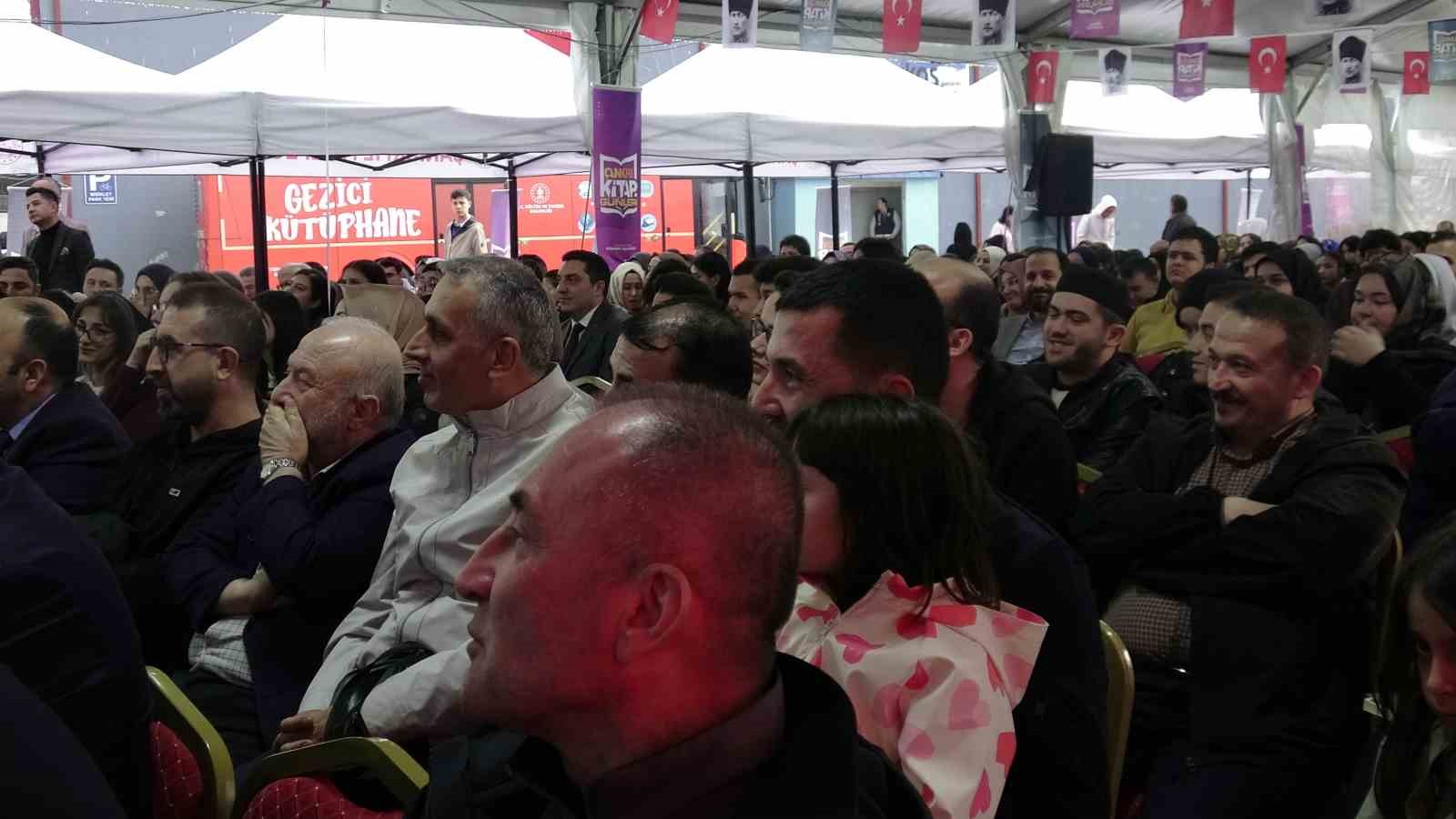 Prof. Dr. Ahmet Şimşirgil: "Hocaya h&uuml;rmet g&ouml;stermeyen bir nesil neyi başarabilir"
