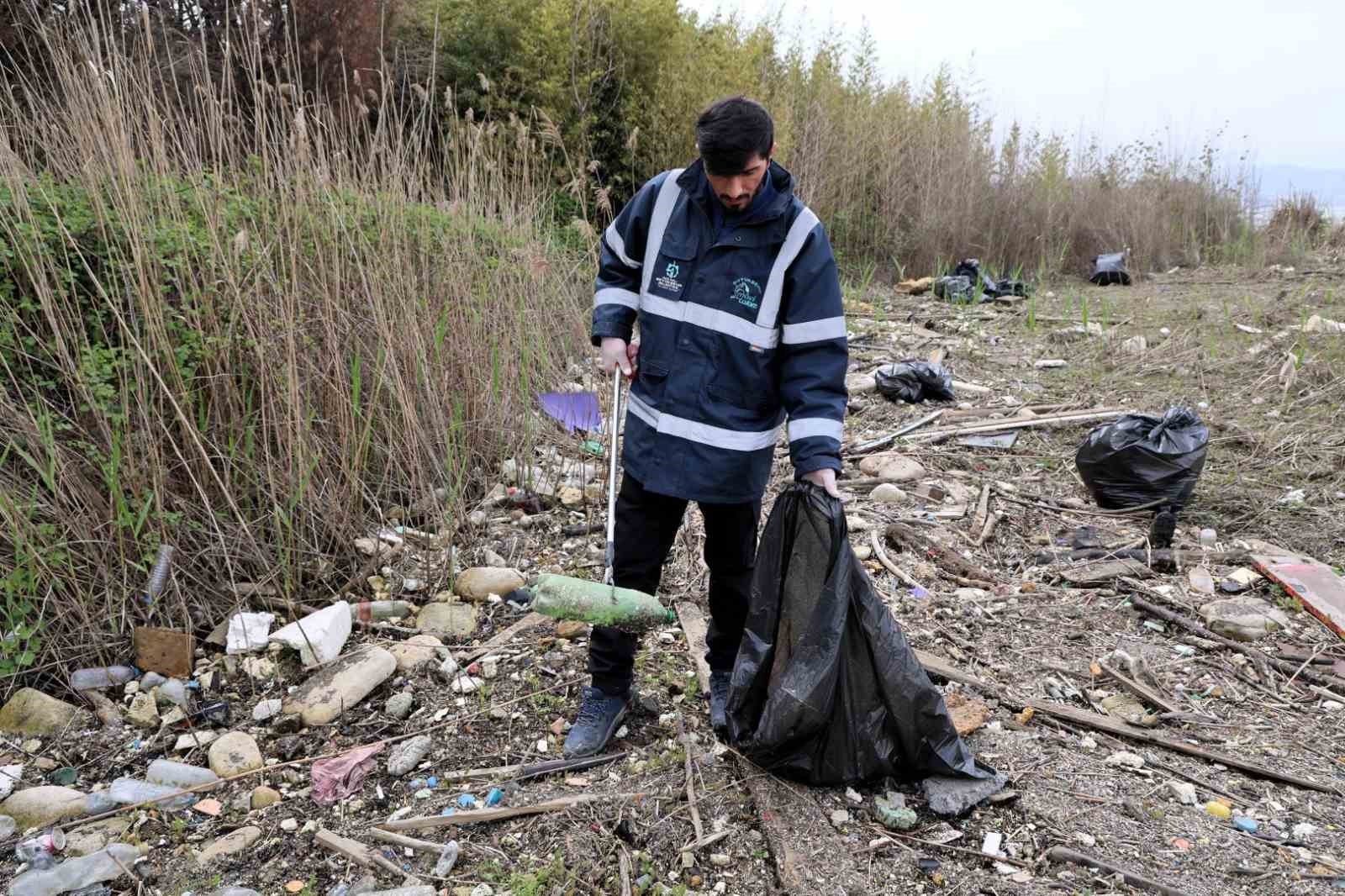 Mavi Takım&rsquo;dan sahilde temizlik: 50 torba atık toplandı
