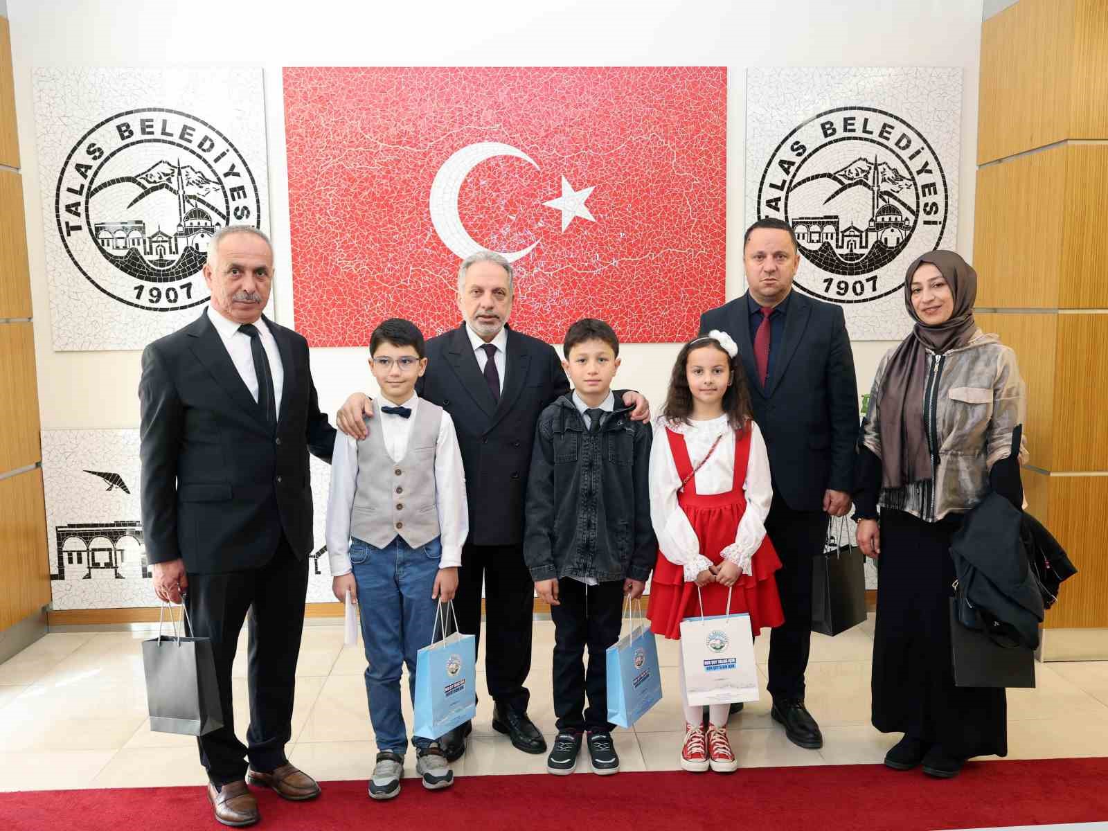 Talas&rsquo;ta k&uuml;&ccedil;&uuml;k başkan b&uuml;y&uuml;k mesajlar verdi
