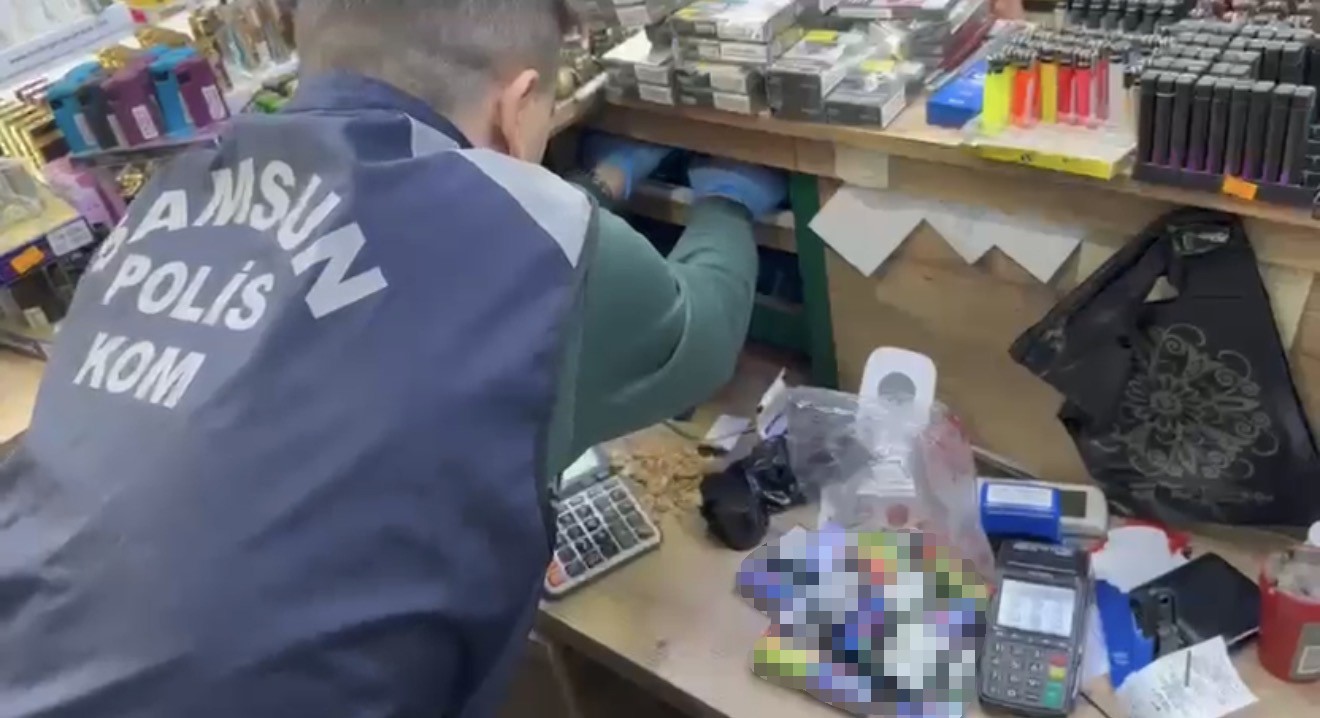 Gizli b&ouml;lmeli ka&ccedil;ak t&uuml;t&uuml;n operasyonu
