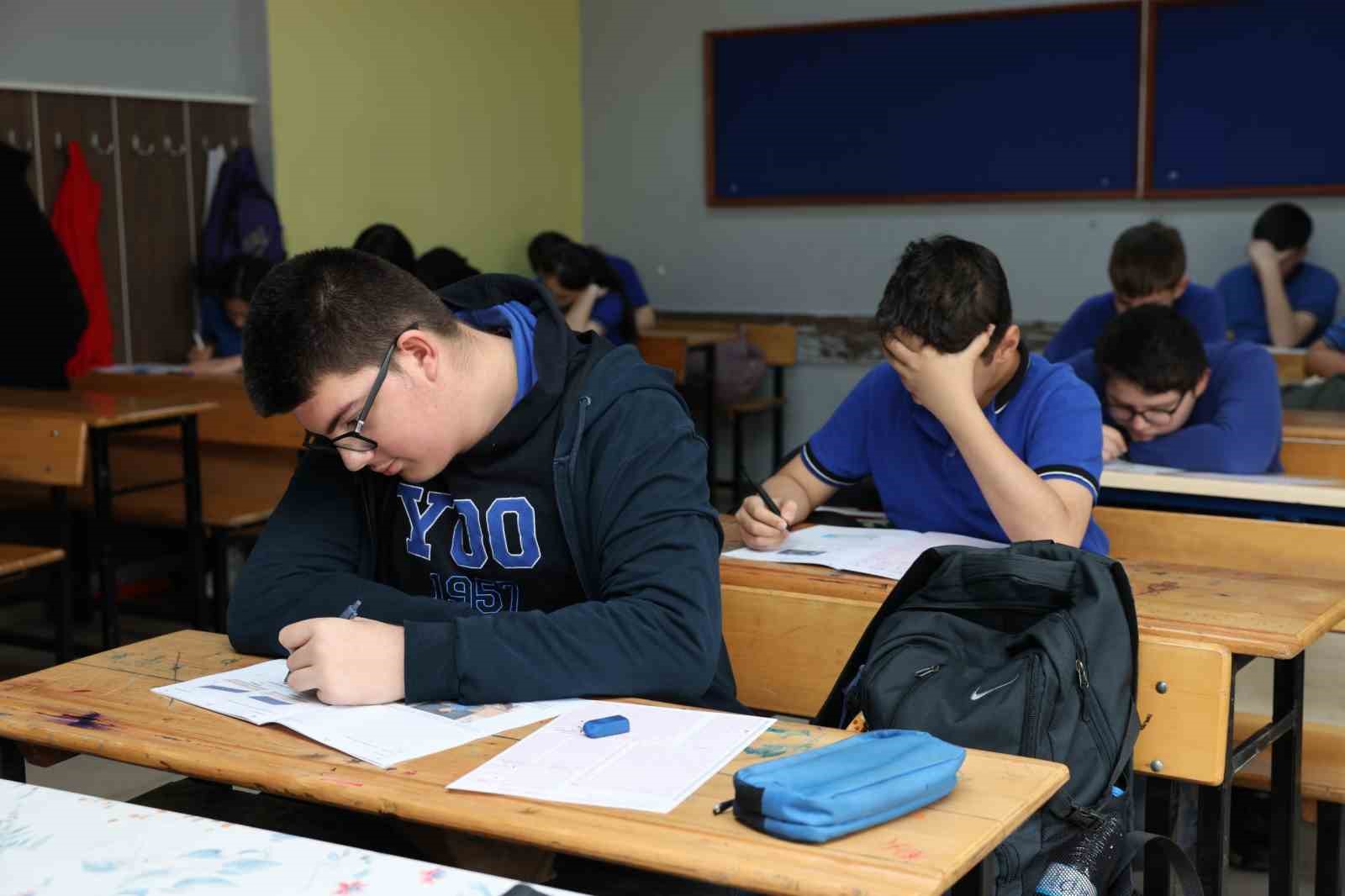 K&ouml;rfez&rsquo;de 4 bin 777 &ouml;ğrenciye &uuml;cretsiz deneme sınavı desteği
