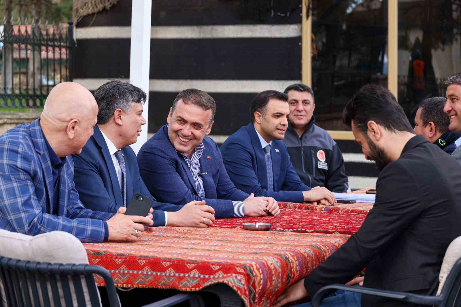 Vali S&ouml;zer, Ertuğrul Gazi T&uuml;rbesi&rsquo;nde dua etti
