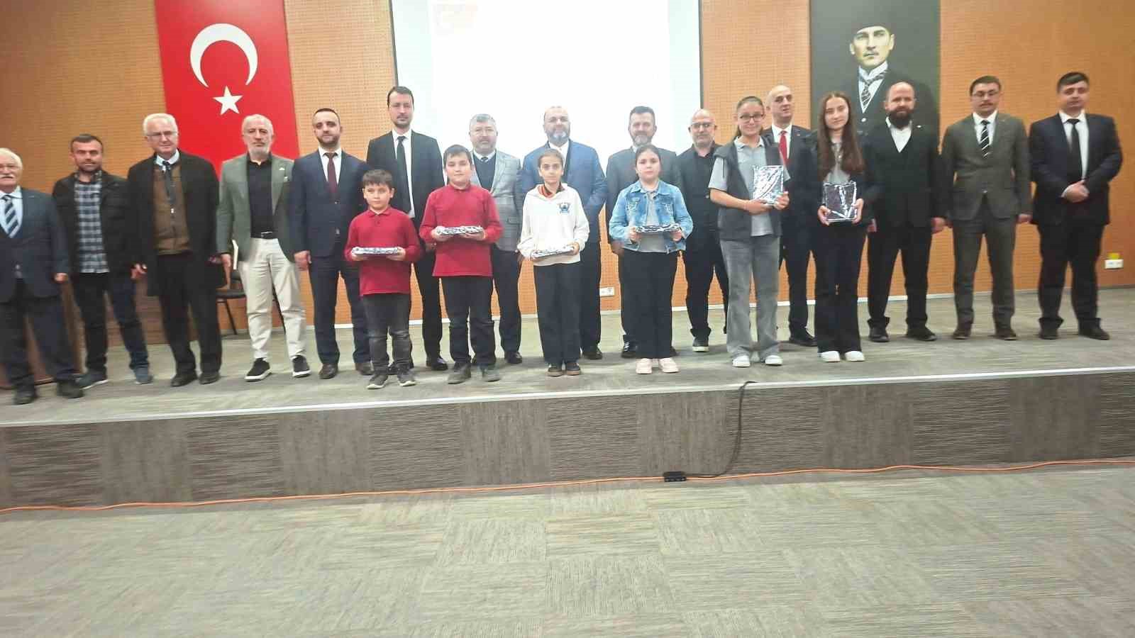 Hisarcık İl&ccedil;e M&uuml;ft&uuml;l&uuml;ğ&uuml;nce başarılı &ouml;ğrenciler &ouml;d&uuml;llendirildi
