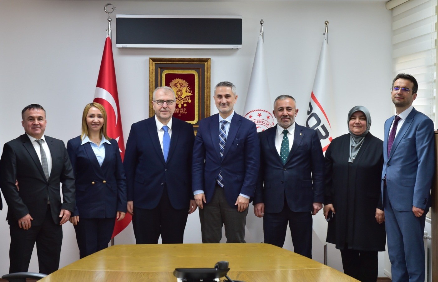 Bilecik&rsquo;e b&uuml;y&uuml;k spor yatırımı i&ccedil;in imzalar atıldı
