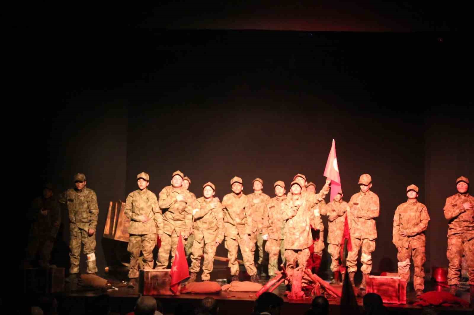 Erzurum&rsquo;da &Ccedil;anakkale ruhu sahneye taşındı
