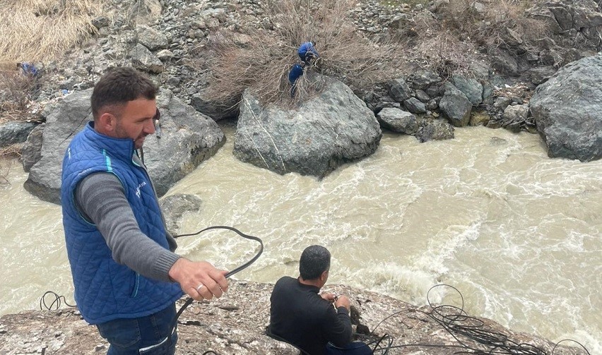 Hakkari&rsquo;de heyelan sonrası iletişim alarmı
