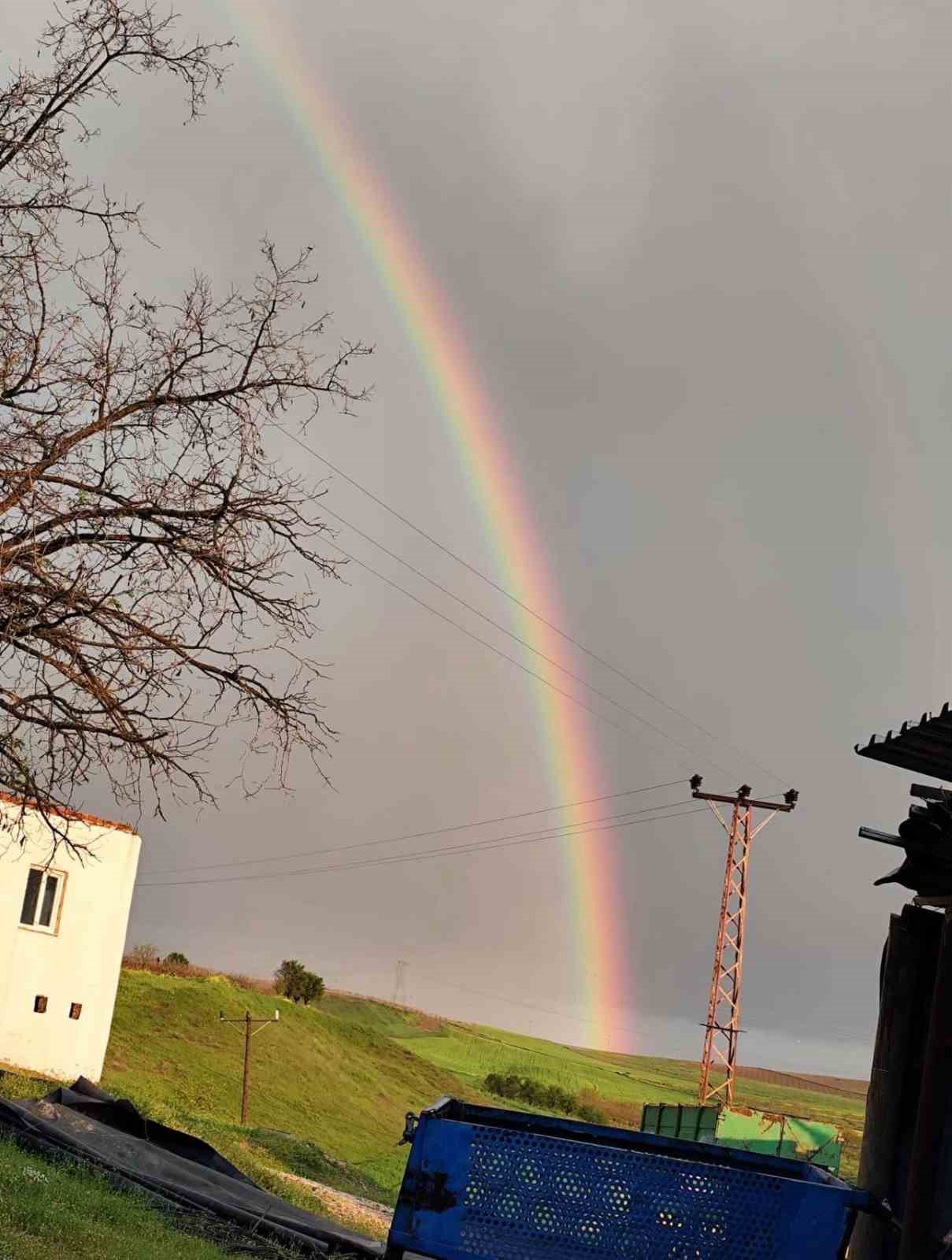 Siirt&rsquo;te yağmur sonrası oluşan g&ouml;kkuşağı mest etti
