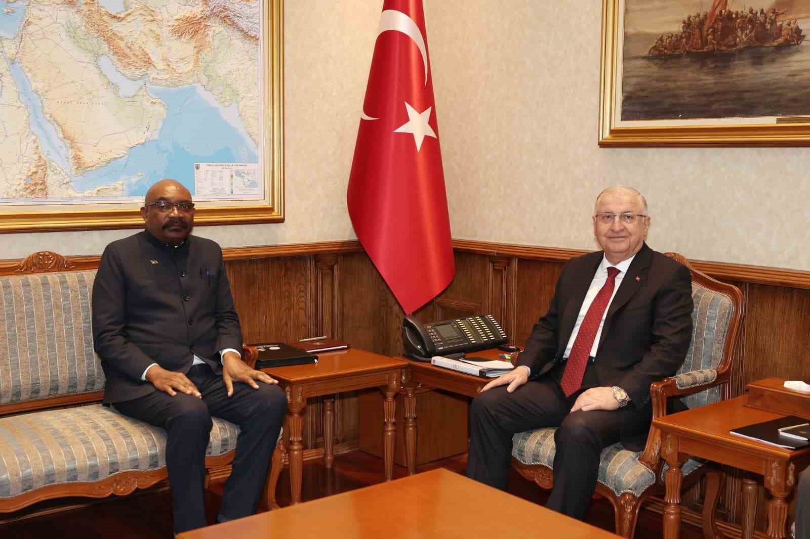 Bakan Güler, Zambiyalı mevkidaşı Lufuma ile bir araya geldi