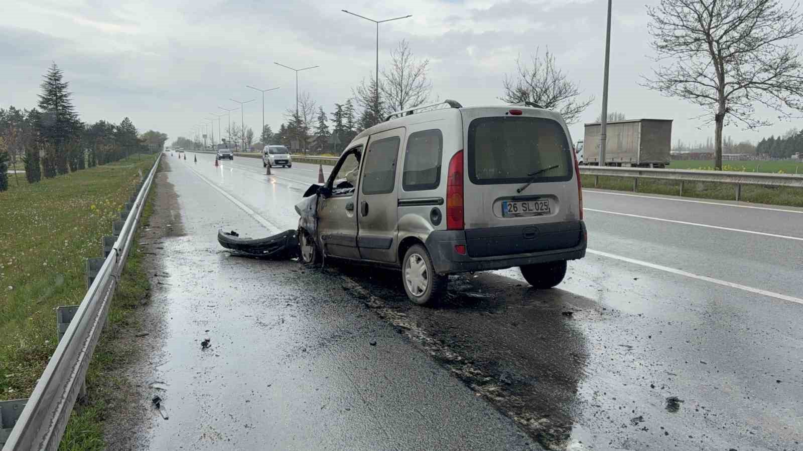 Polis kontrol noktasına metreler kala faciadan d&ouml;n&uuml;ld&uuml;, yanan ara&ccedil;tan s&uuml;r&uuml;c&uuml; son anda kurtarıldı
