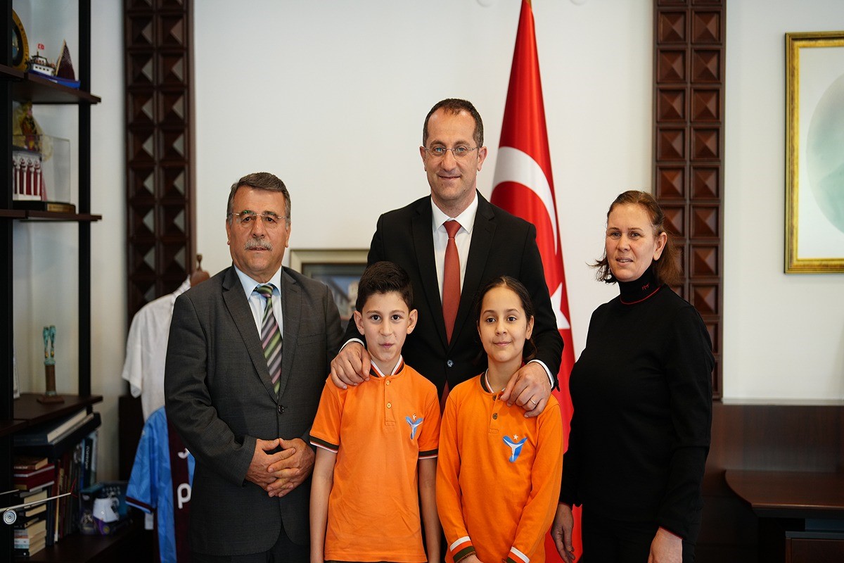 Başkan Ekim koltuğunu miniklere devretti
