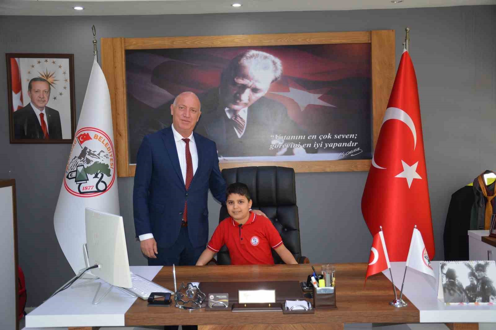 Babadağ&rsquo;da başkanlık koltuğu geleceğin teminatı Muhammet&rsquo;e emanet
