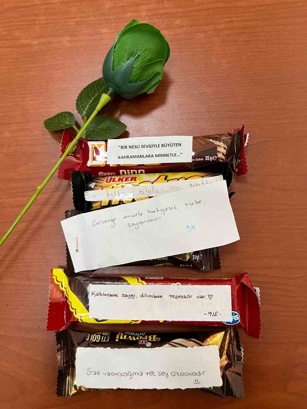 Elazığ&rsquo;da vefa &ouml;rneği: &ouml;ğrencilerden &ouml;ğretmenlerine anlamlı hediye
