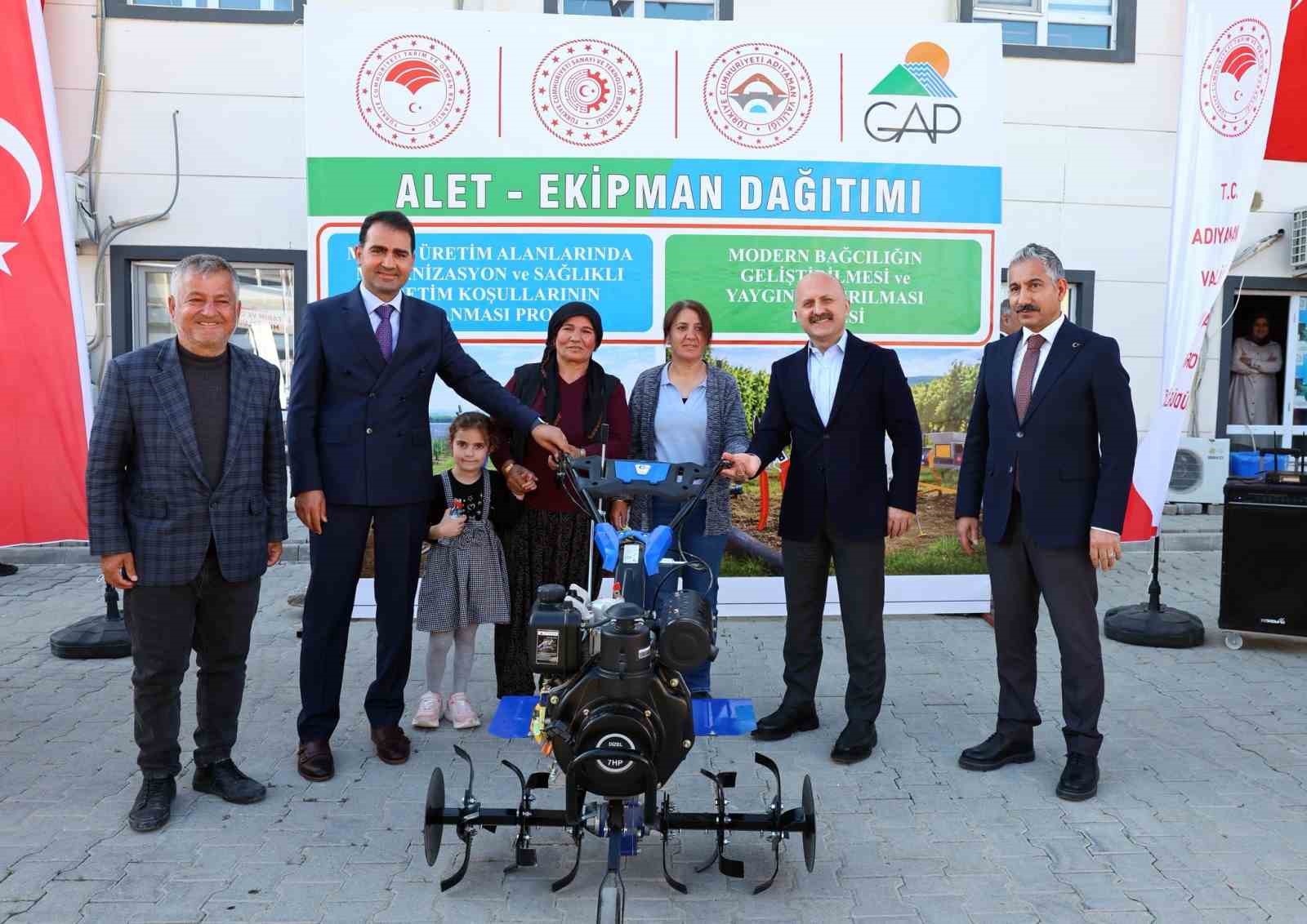 &Ccedil;ift&ccedil;ilere zirai alet ve ekipman dağıtıldı
