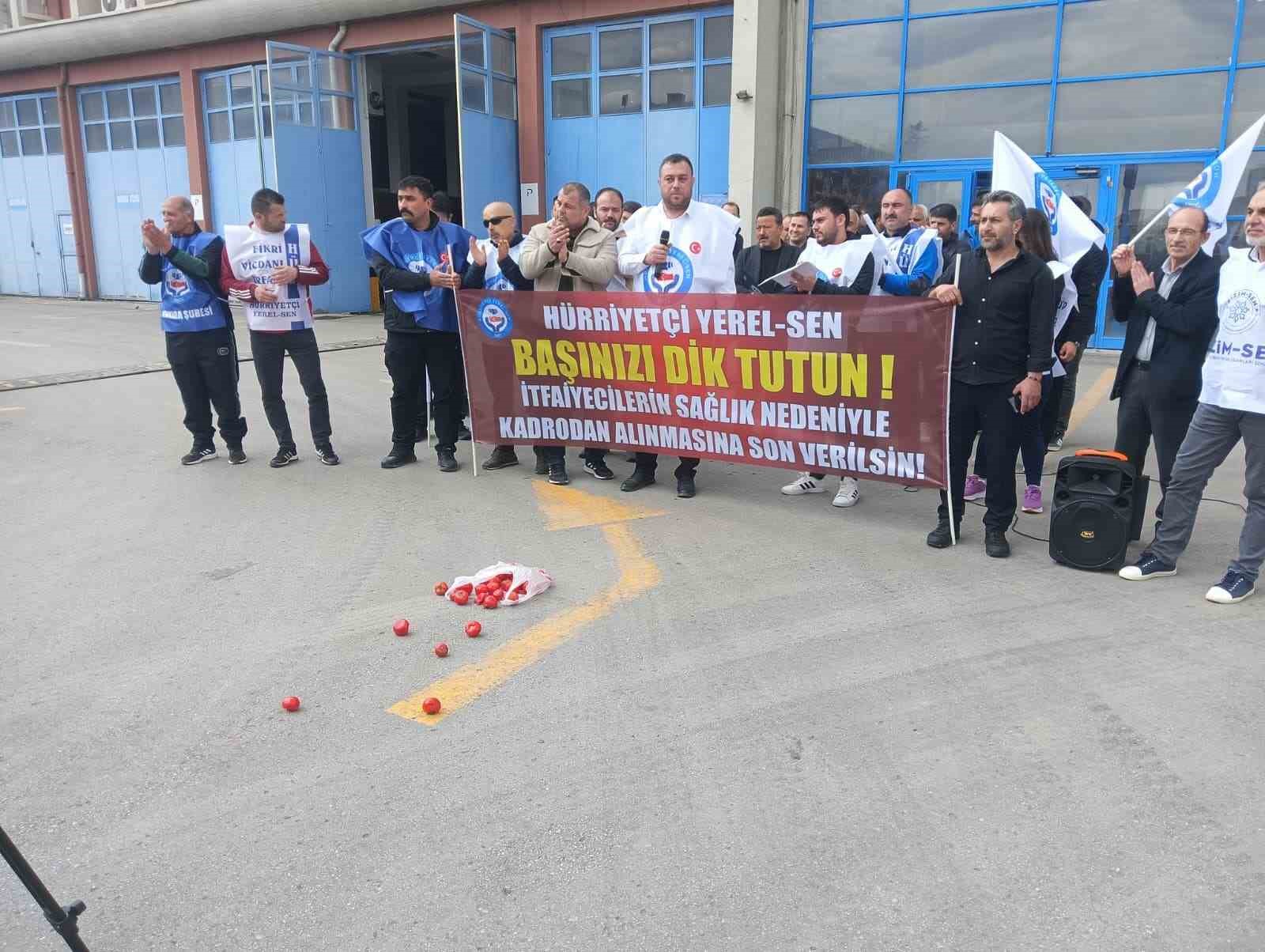 Kadroları alınan itfaiyecilerden Ankara B&uuml;y&uuml;kşehir Belediyesine tepki
