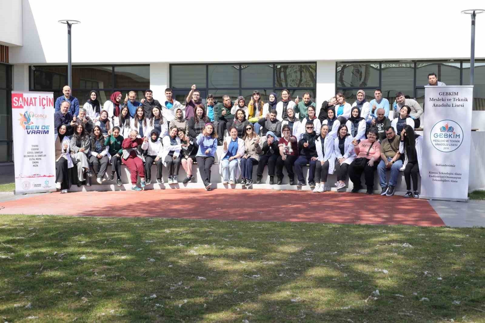 Gen&ccedil;ler ve &ouml;zel bireyler sakız kokulu kolonya &uuml;retti
