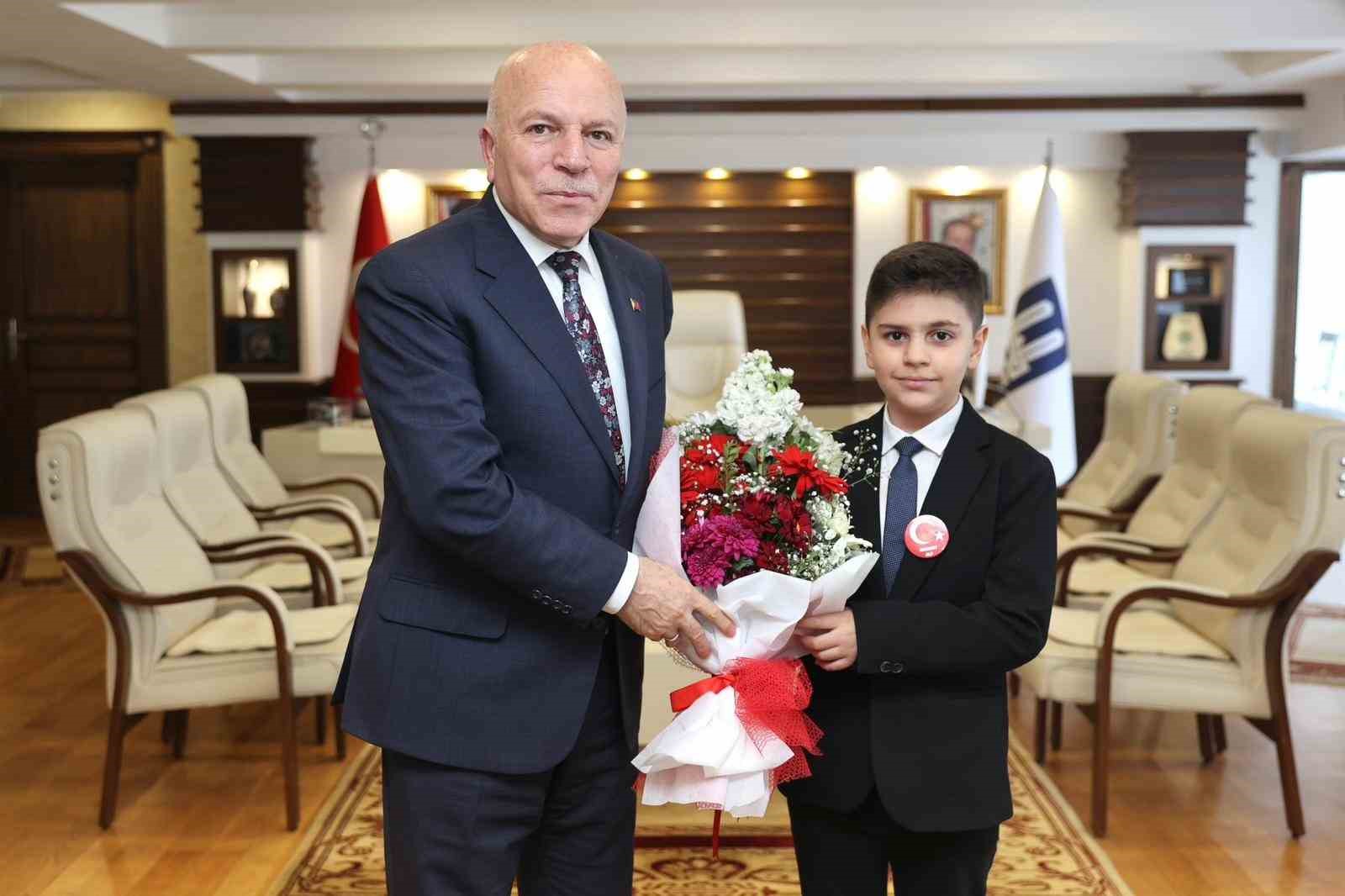 Başkan Sekmen; "Onlar g&ouml;z&uuml;m&uuml;z&uuml;n nuru, geleceğimizin umudu"
