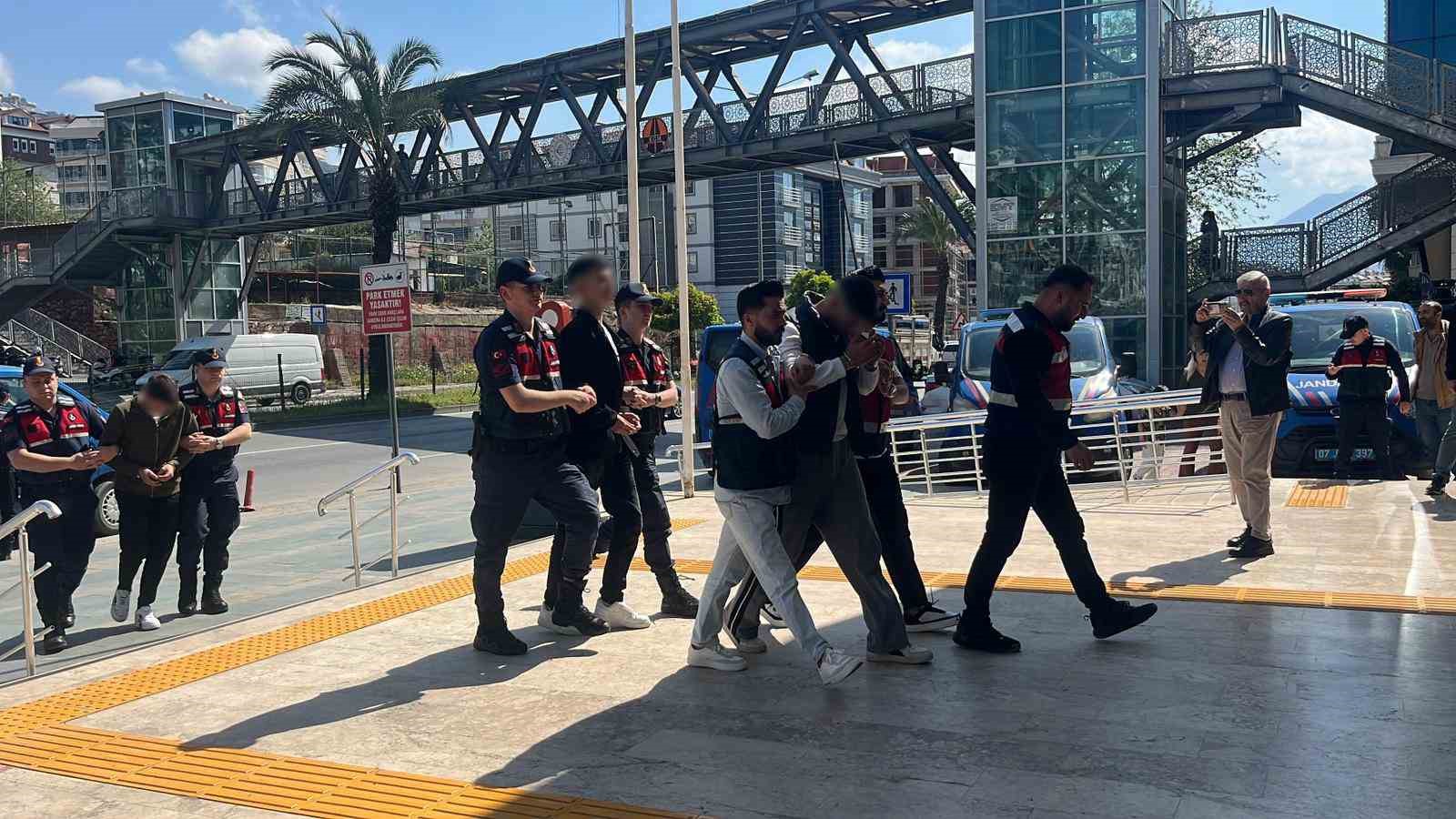Alanya&rsquo;da uyuşturucu operasyonu: 3 ş&uuml;pheli tutuklandı
