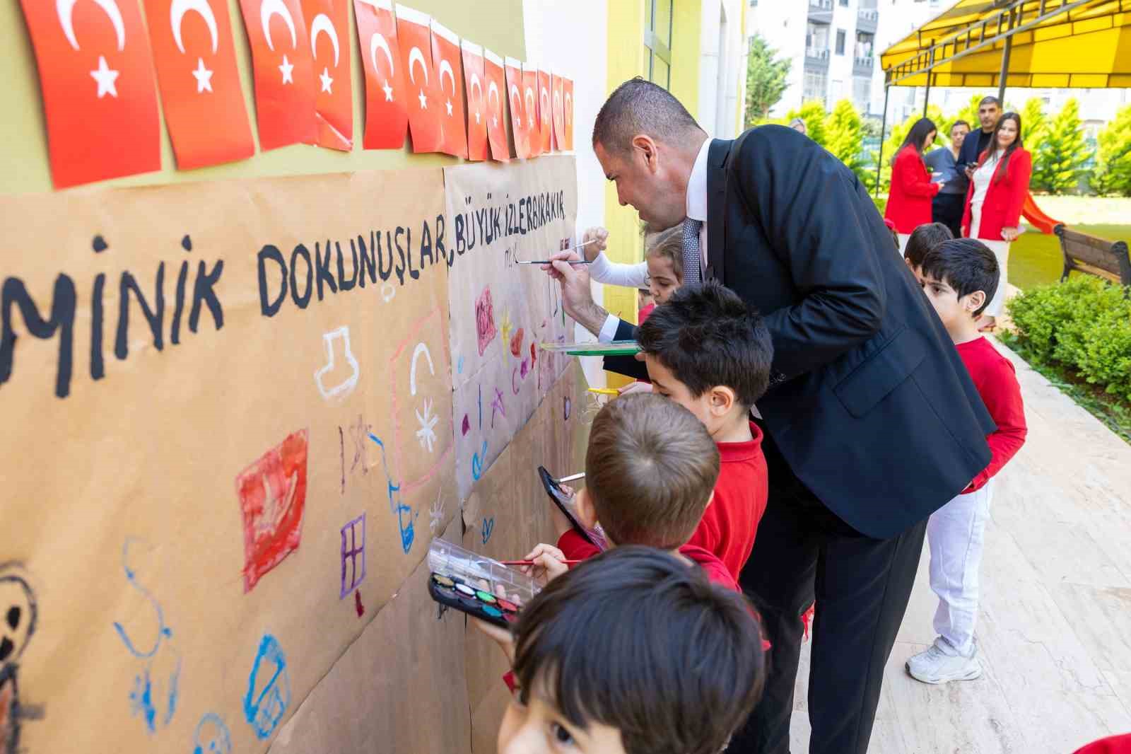 Mezitli&rsquo;de &ccedil;ocuklar Başkan Tuncer&rsquo;le u&ccedil;urtma u&ccedil;urdu
