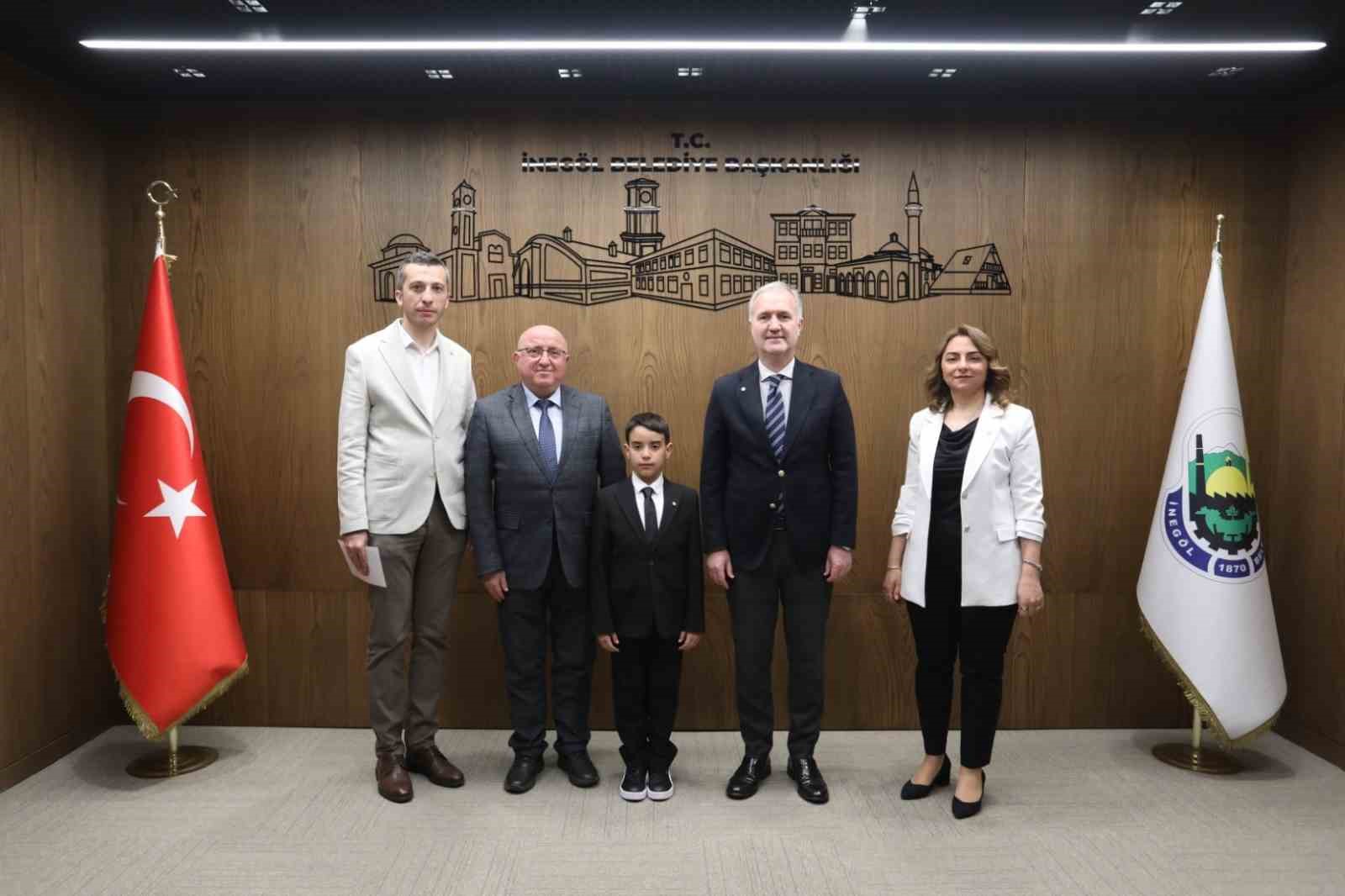 İneg&ouml;l&rsquo;de başkanlık koltuğuna Umut Alp Yiğit oturdu
