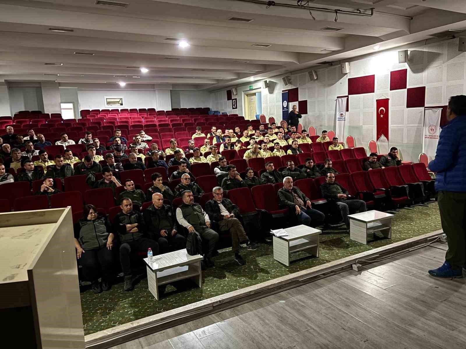 Demirci&rsquo;de orman yangınlarına karşı uygulamalı eğitim
