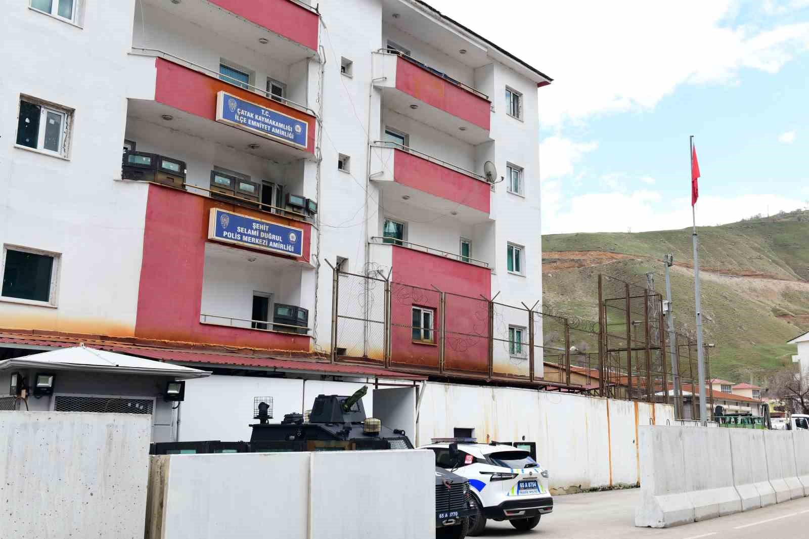 &Ccedil;atak&rsquo;ta ehliyet sınavı &ccedil;etesine su&ccedil;&uuml;st&uuml;: 8 g&ouml;zaltı
