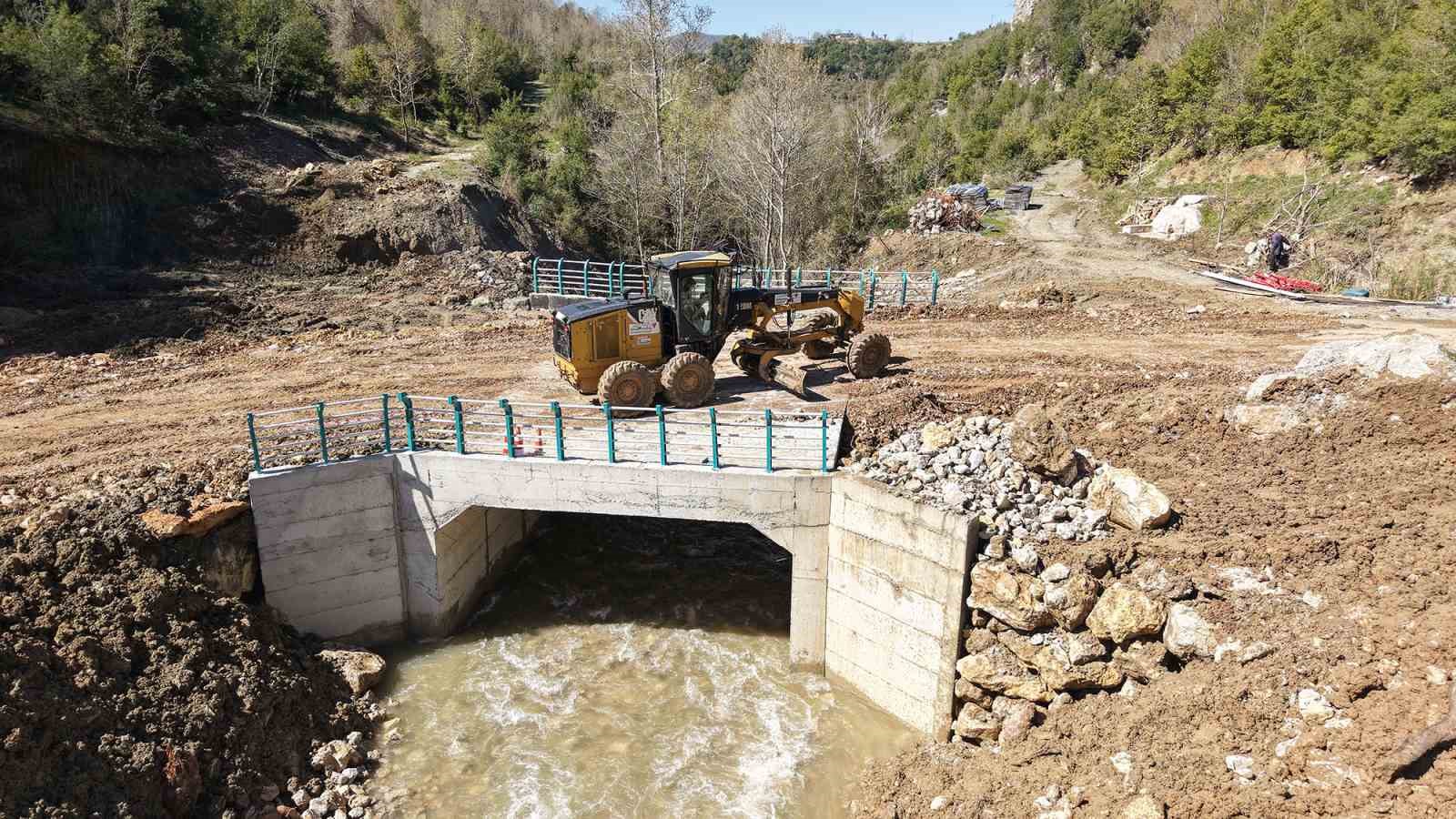 Kahramanmaraş&rsquo;ta yol ve k&ouml;pr&uuml; yatırımları s&uuml;r&uuml;yor
