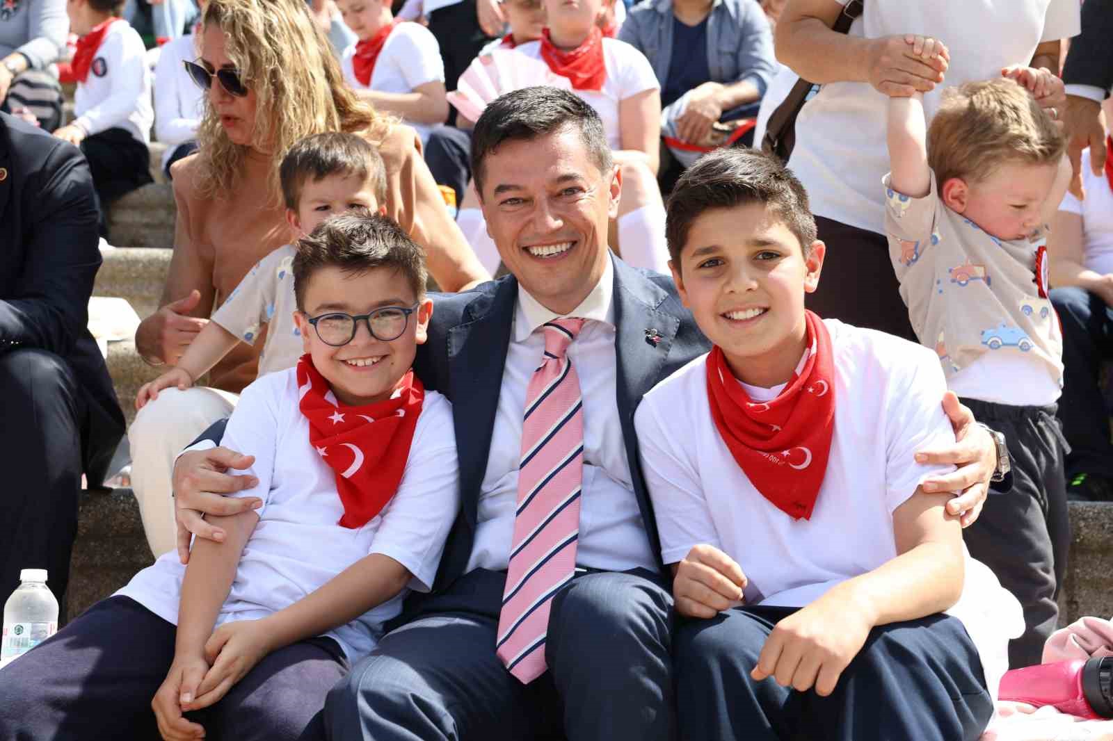 Başkan Acar: "&Ccedil;ocuklarımızın g&uuml;venle b&uuml;y&uuml;d&uuml;ğ&uuml; bir geleceği kurmak hepimizin sorumluluğudur"
