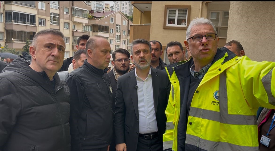 Bursa&rsquo;da korkutan g&ouml;&ccedil;&uuml;k havadan g&ouml;r&uuml;nt&uuml;lendi...Balkonlar yıkıldı, ara&ccedil;lar enkaz altında
