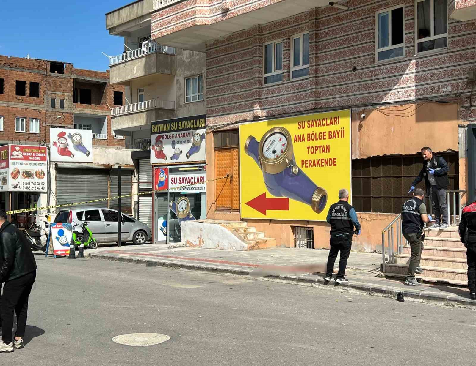 Batman’da çatında düşen genç hayatını kaybetti