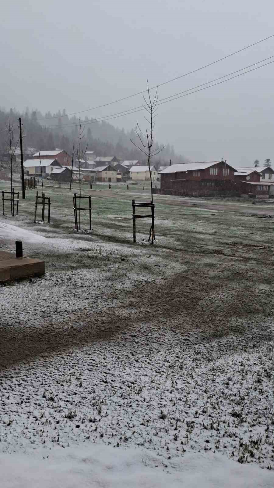 Sakarya&rsquo;nın y&uuml;ksek kesimleri beyaza b&uuml;r&uuml;nd&uuml;
