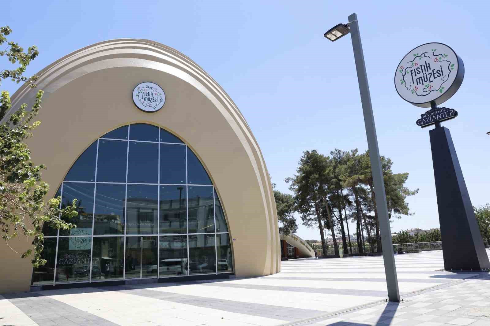 B&uuml;y&uuml;kşehir&rsquo;den 23 Nisan&rsquo;da &ouml;ğretmen ve &ouml;ğrencilere anlamlı jest
