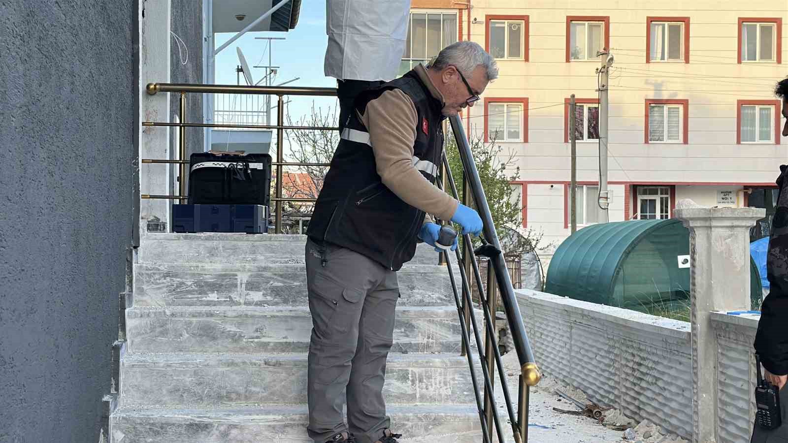 Burdur&rsquo;da inşaat halindeki apartmana zarar veren şahıslar yakalandı
