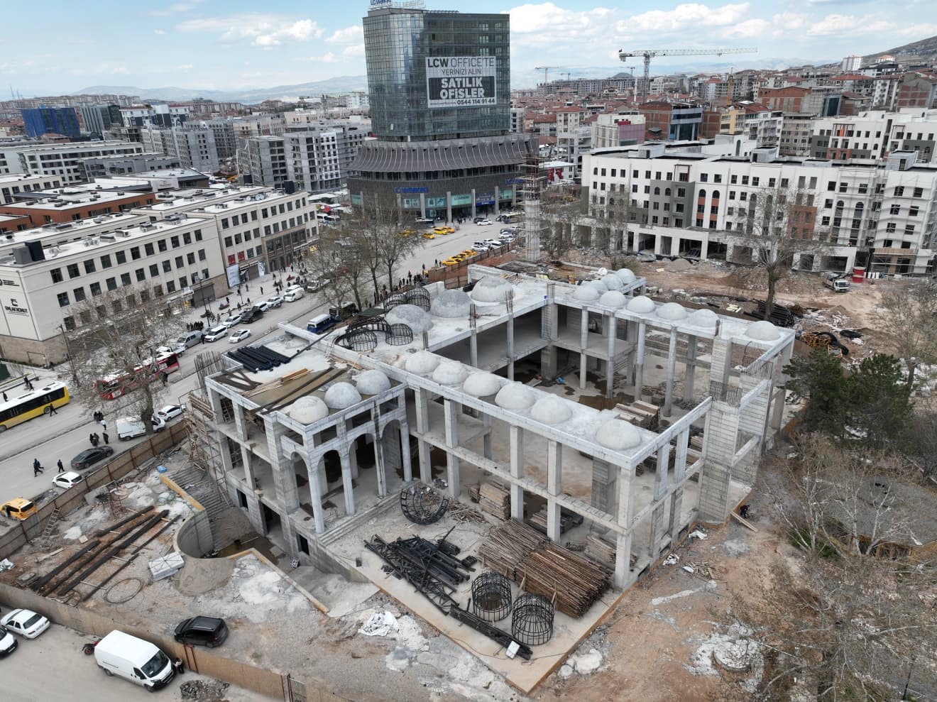 Başkan Sami Er, S&ouml;ğ&uuml;tl&uuml; Camii inşaatını yerinde inceledi
