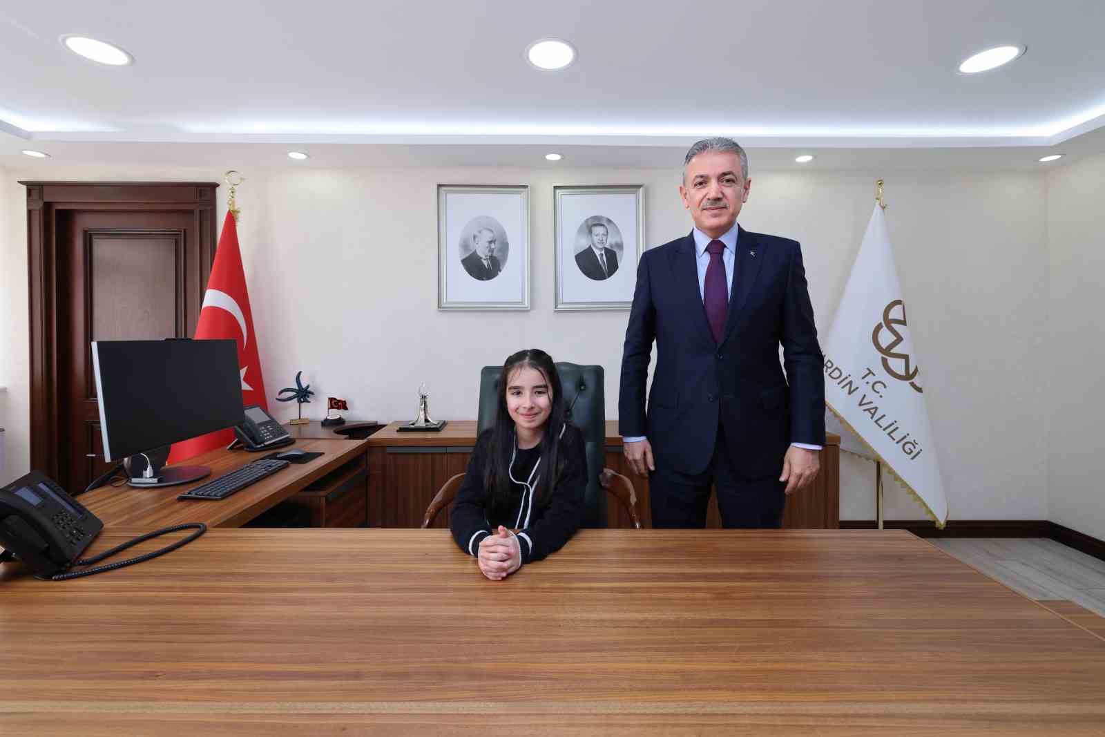 Minik Ela Naz, valilik koltuğuna oturdu
