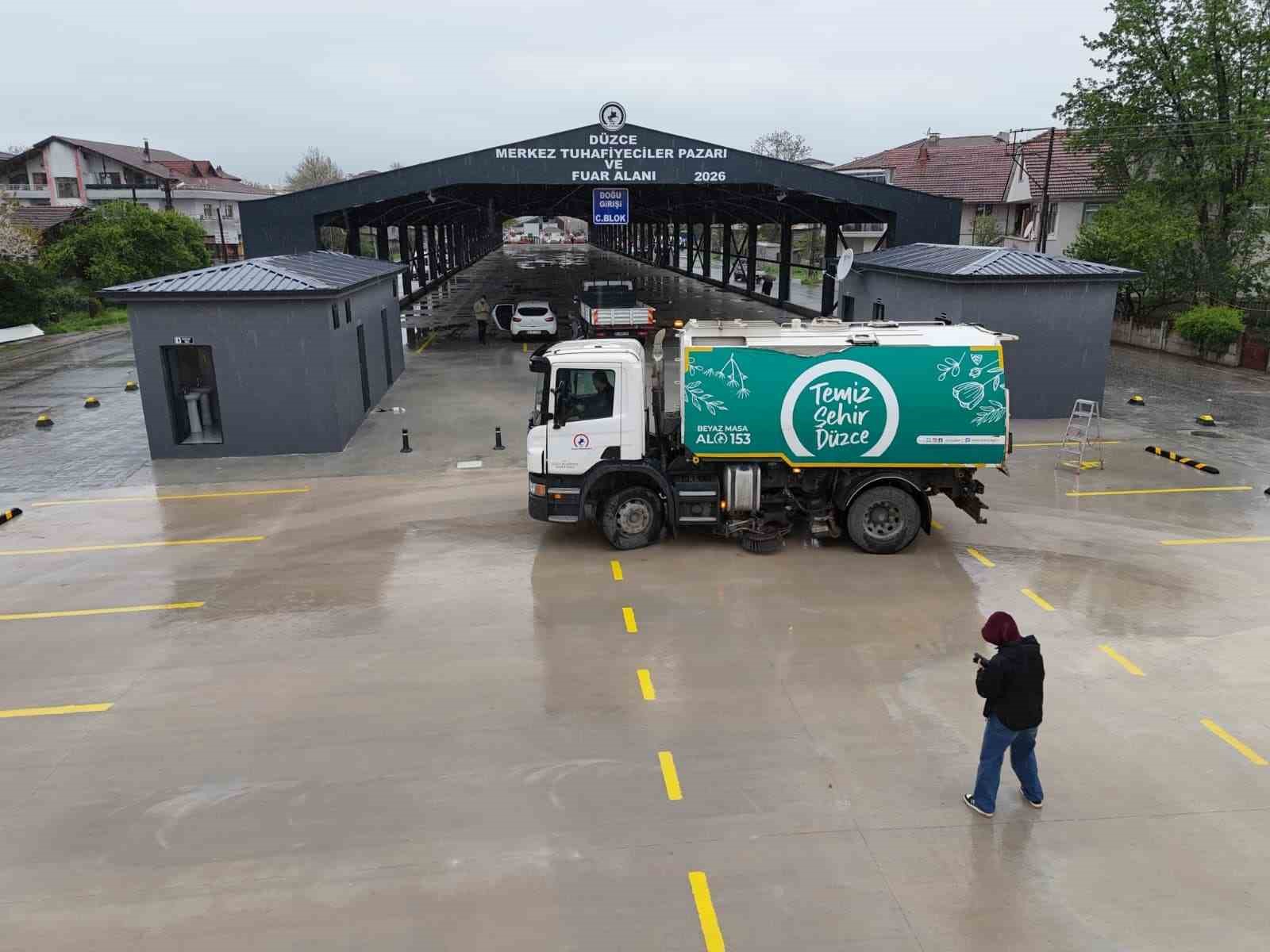 Tuhafiyeciler pazaryeri kapılarını a&ccedil;ıyor
