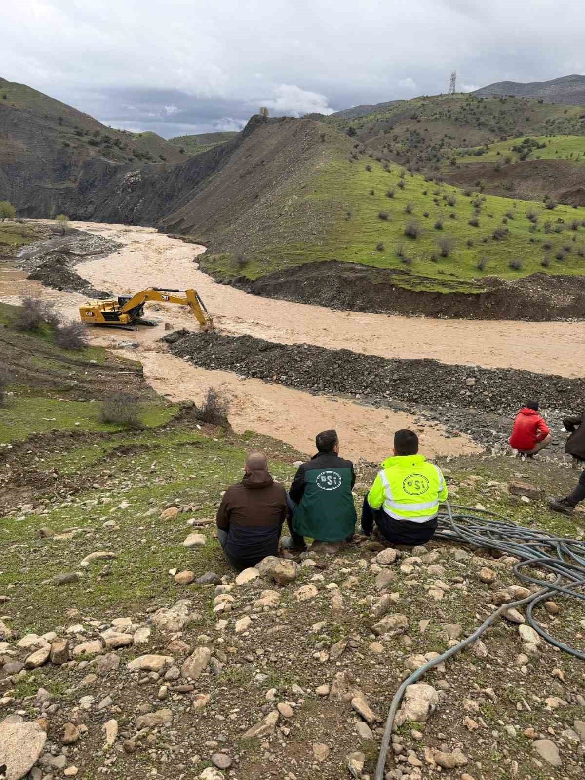 Siirt&rsquo;te taşkın riskine karşı m&uuml;dahale &ccedil;alışmaları s&uuml;r&uuml;yor
