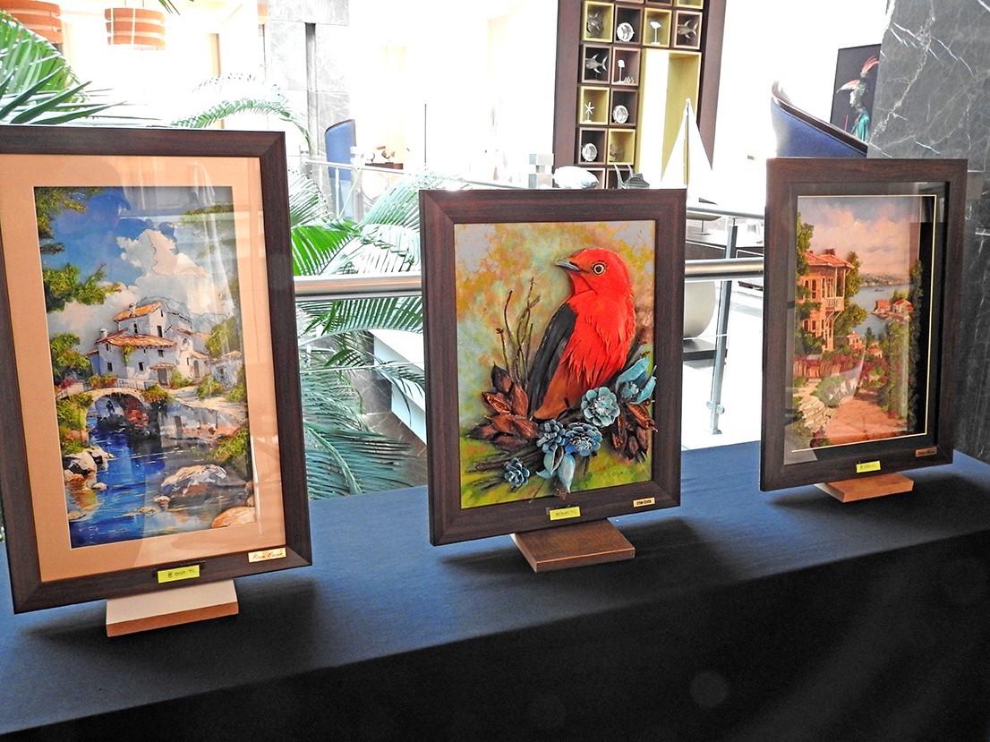 Sanatla &uuml;retip &ccedil;ocuklar i&ccedil;in bağışlıyorlar: 84 yaşında &ouml;rnek dayanışma
