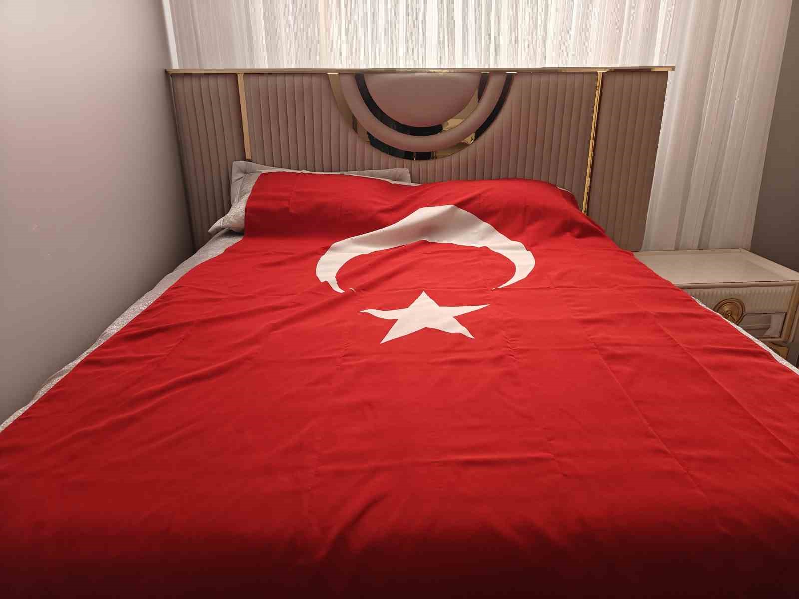 D&uuml;ğ&uuml;n gecesi ş&uuml;pheli şekilde &ouml;len uzman &ccedil;avuşun eşinin yargılanmasına başlandı
